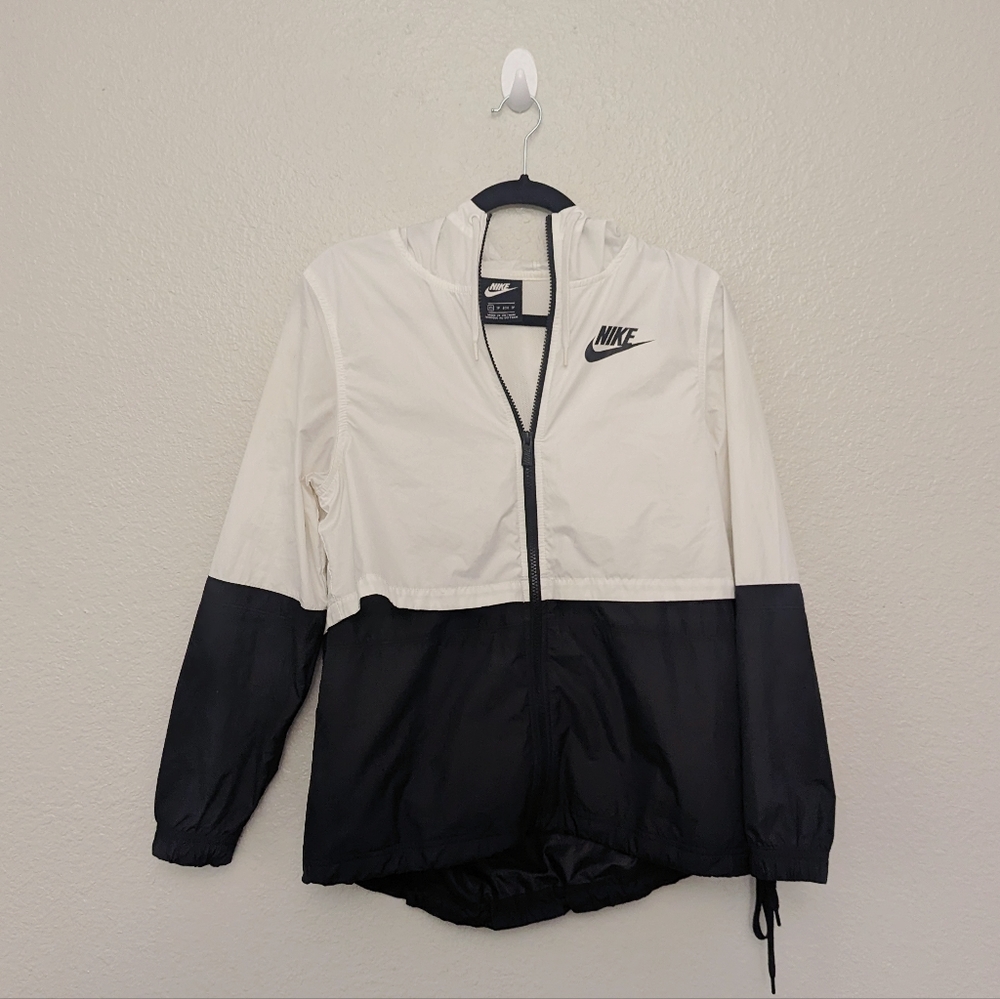 Nike black and white windbreaker women XS lightweight jacket